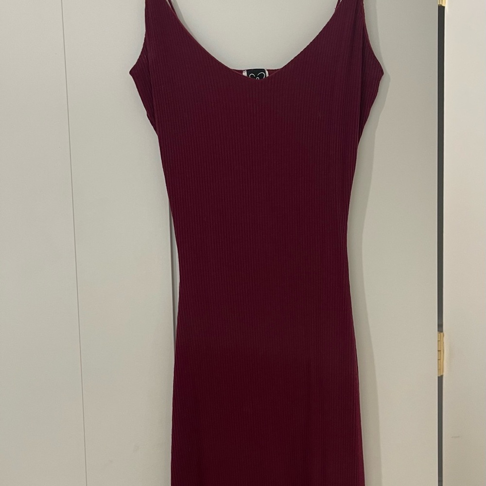 Elegant Burgundy Sleeveless Dress